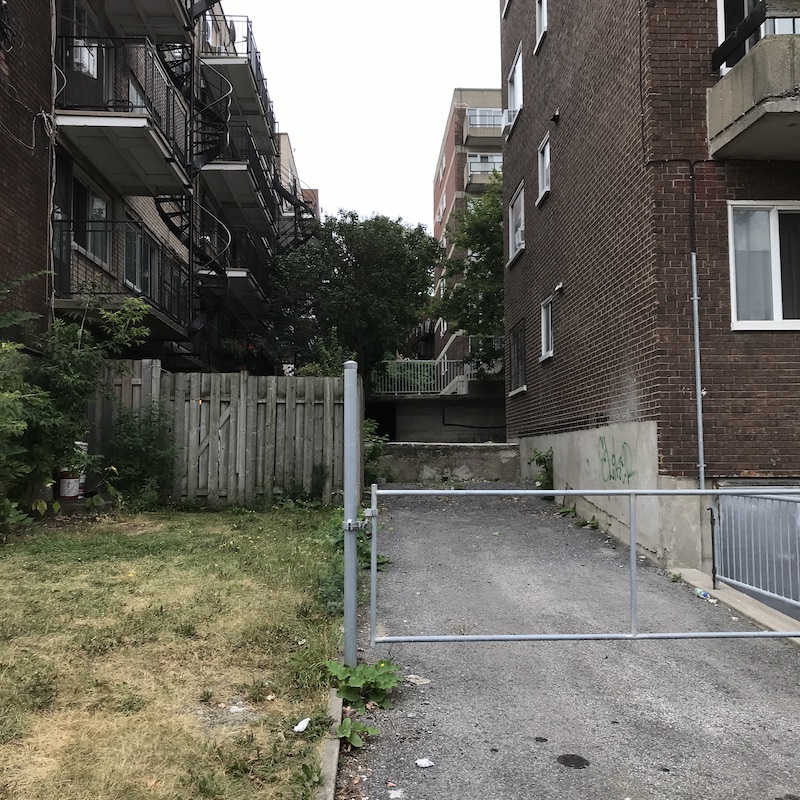 shows how a difference of levels is treated to isolate a fire exit security problem and the softening of level changes
