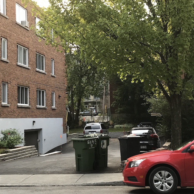 shows how careful detailing, landscaping and limit modulating can produce a pleasant place to walk by