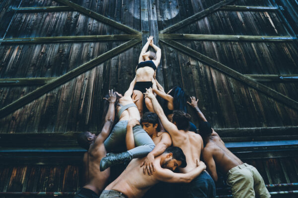 A tower of dancers