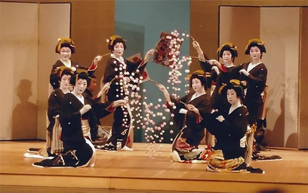 Japanese dancers in kimonos