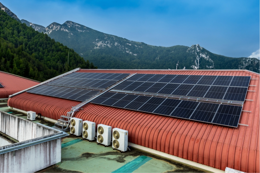 Advantages of Using a Hybrid Solar Inverter for Your Home