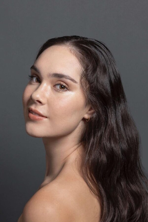 Portrait photo of dark haired woman
