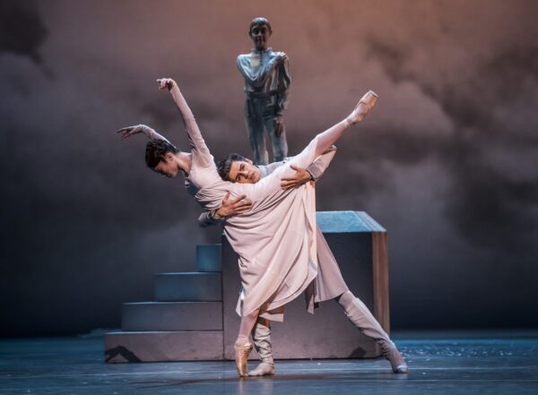 A dancer holds anoter dancer in arabesque
