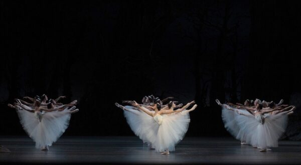 Dancers in long tutus in Giselle