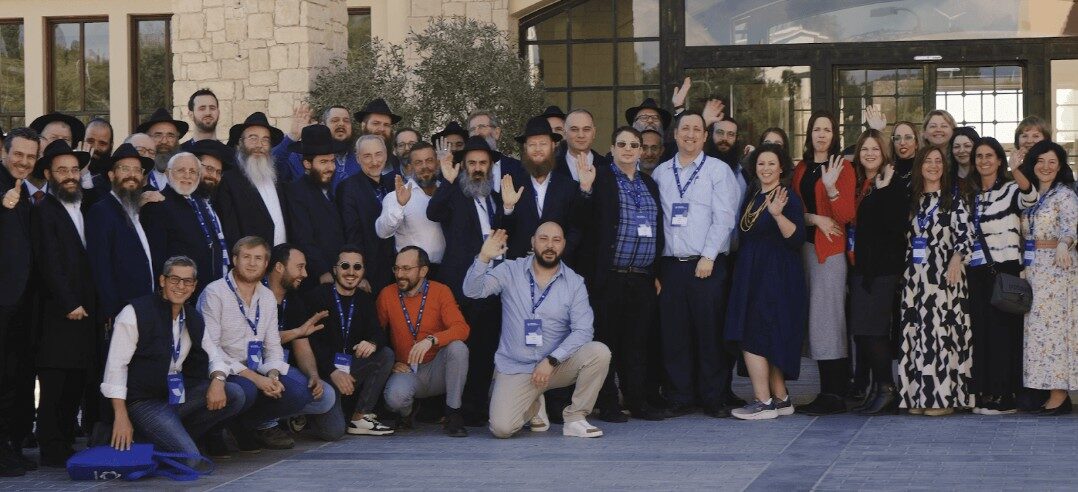 Group photo of Yael Foundation supporters, Jewish community leaders, and Soft2Bet team members at a philanthropic event, showing unity and commitment to Jewish education and community initiatives. 