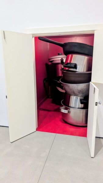 Robert Therrien (1947-2019), No title (room, pots and pans 1), 2008-15, metal and plastic; courtesy Artworks Holdings; installation photo by Stephen West.