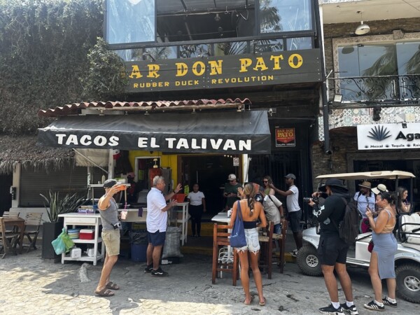 A taco vendor